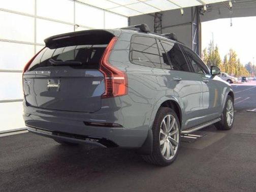 2022 Volvo XC90 Recharge Plug-In Hybrid T8 R-Design 7 Passenger