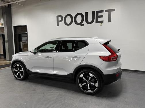 2020 Volvo XC40 T5 Momentum