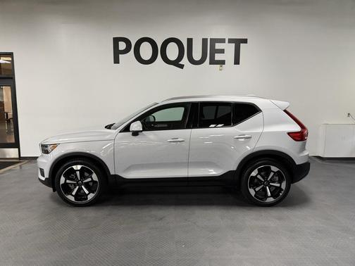 2020 Volvo XC40 T5 Momentum