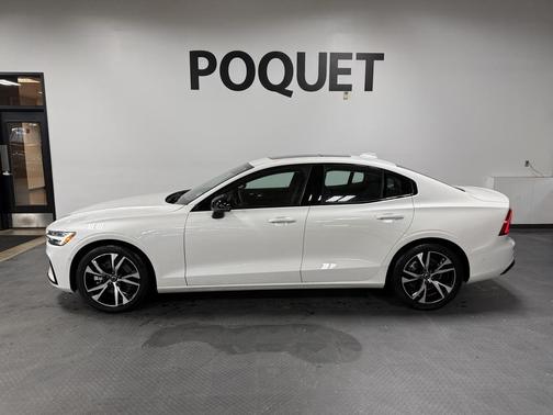 2024 Volvo S60 B5 Plus Dark Theme