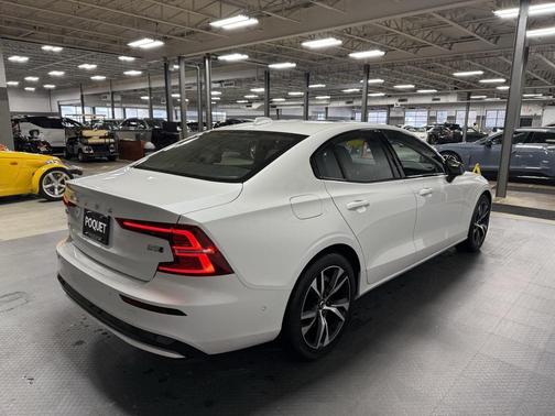 2024 Volvo S60 B5 Plus Dark Theme