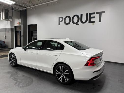 2024 Volvo S60 B5 Plus Dark Theme