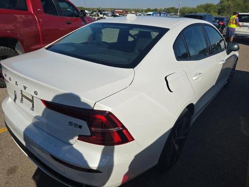 2024 Volvo S60 B5 Plus Dark Theme