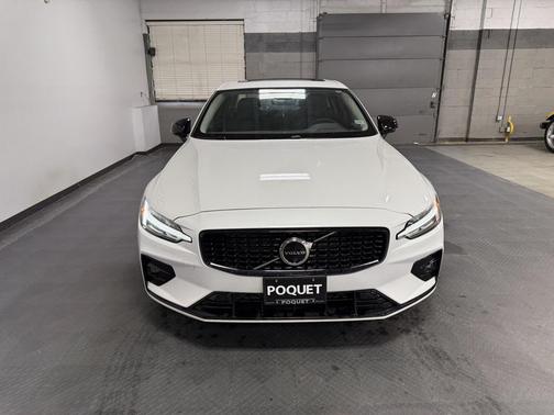 2024 Volvo S60 B5 Plus Dark Theme