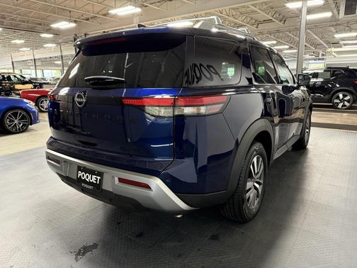 2022 Nissan Pathfinder SL