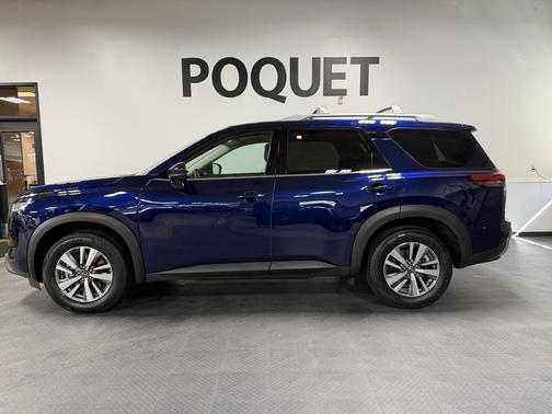 2022 Nissan Pathfinder SL