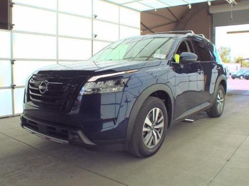 2022 Nissan Pathfinder SL