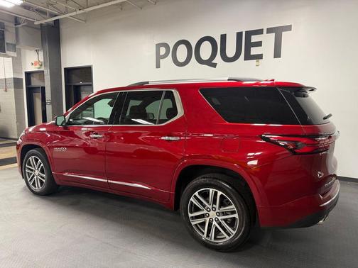 Radiant Red Tintcoat 2023 Chevrolet Traverse High Country