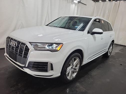 Glacier White Metallic 2023 Audi Q7 55 Premium Plus