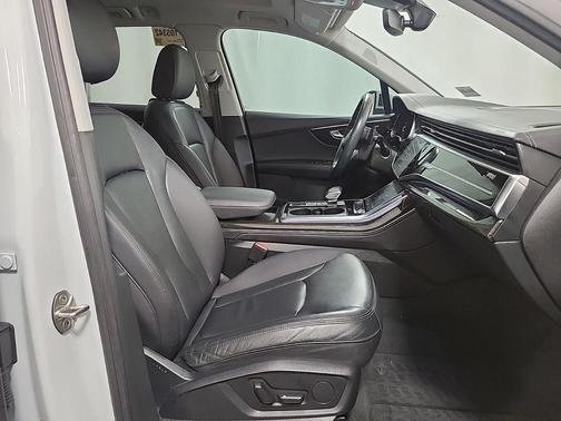 Glacier White Metallic 2023 Audi Q7 55 Premium Plus