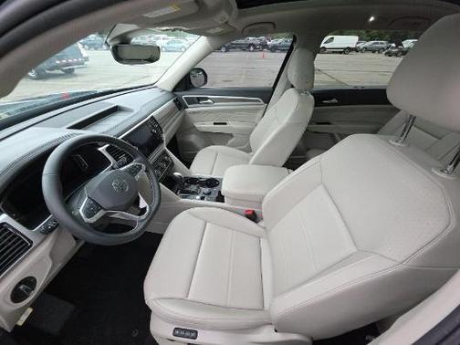 Deep Black Pearl 2021 Volkswagen Atlas 3.6L SEL