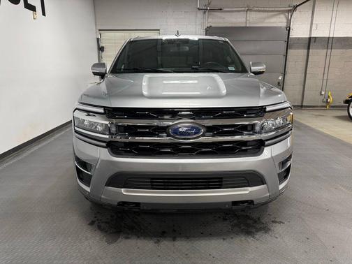 Iconic Silver Metallic 2023 Ford Expedition Max Limited