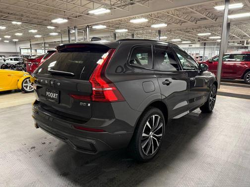 Platinum Grey Metallic 2023 Volvo XC60 B5 Plus Dark Theme