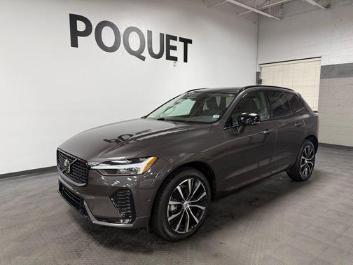 Platinum Grey Metallic 2023 Volvo XC60 B5 Plus Dark Theme