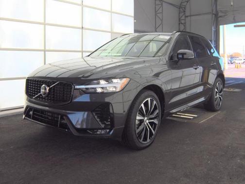 Platinum Grey Metallic 2023 Volvo XC60 B5 Plus Dark Theme