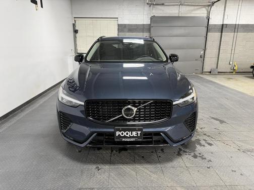2023 Volvo XC60 B5 Plus Dark Theme
