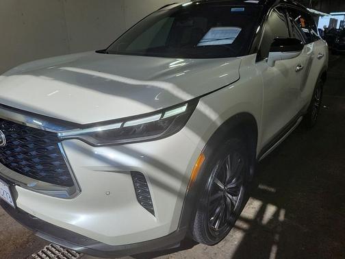 Majestic White/Black Obsidian 2023 INFINITI QX60 AUTOGRAPH