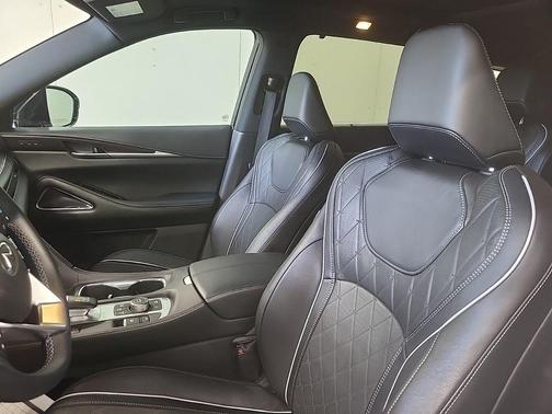 Majestic White/Black Obsidian 2023 INFINITI QX60 AUTOGRAPH