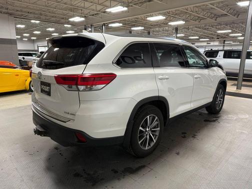 Blizzard Pearl 2019 Toyota Highlander XLE