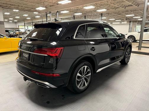 Mythos Black Metallic 2023 Audi Q5 45 S line Premium Plus
