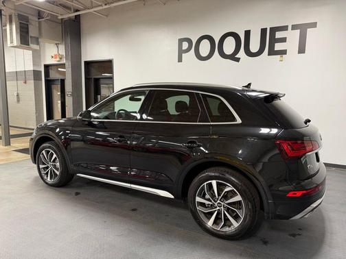 Mythos Black Metallic 2023 Audi Q5 45 S line Premium Plus