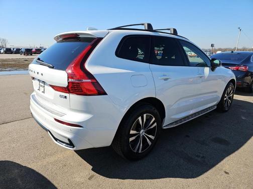 Crystal White Metallic 2024 Volvo XC60 B5 Core