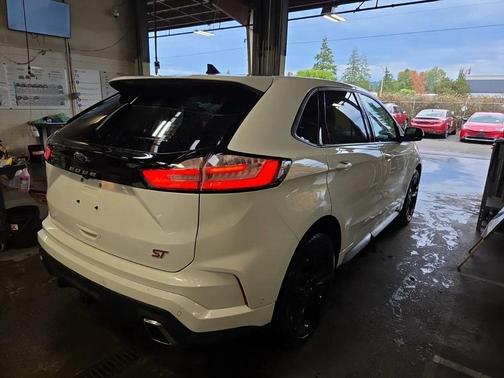 2021 Ford Edge ST