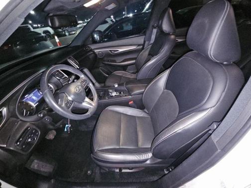 2022 INFINITI QX50 LUXE