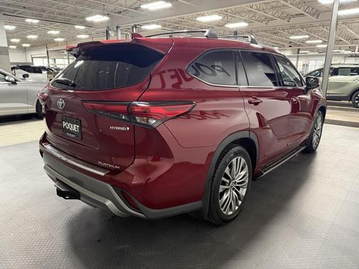 2022 Toyota Highlander Hybrid Platinum