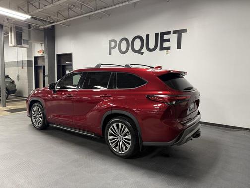 2022 Toyota Highlander Hybrid Platinum