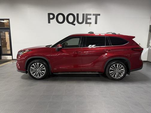 2022 Toyota Highlander Hybrid Platinum