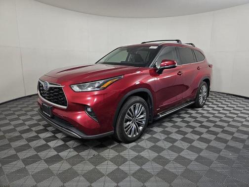 2022 Toyota Highlander Hybrid Platinum