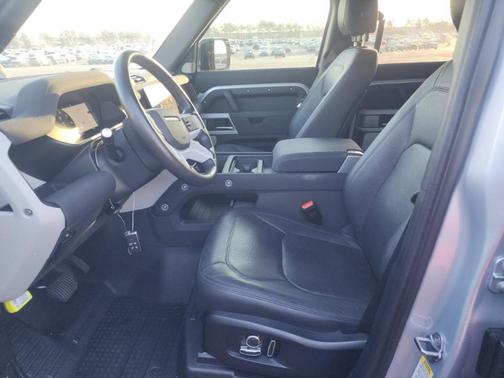 2023 Land Rover Defender SE