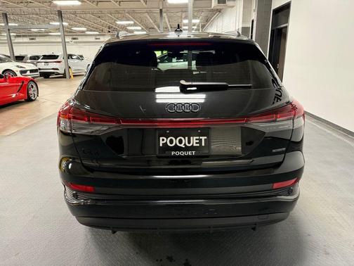Mythos Black Metallic 2024 Audi Q4 e-tron Premium Plus