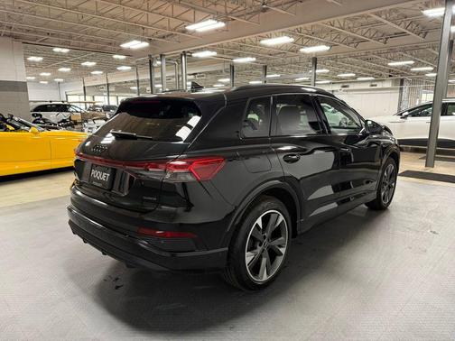 Mythos Black Metallic 2024 Audi Q4 e-tron Premium Plus