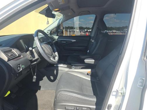 Platinum White Pearl 2022 Honda Pilot Special Edition