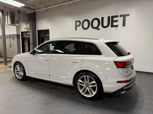 Glacier White Metallic 2025 Audi Q7 55 Premium Plus