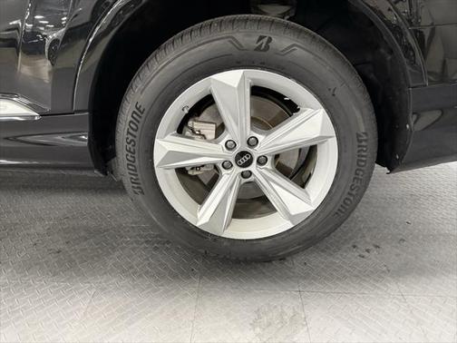 2022 Audi Q7 45 Premium Plus