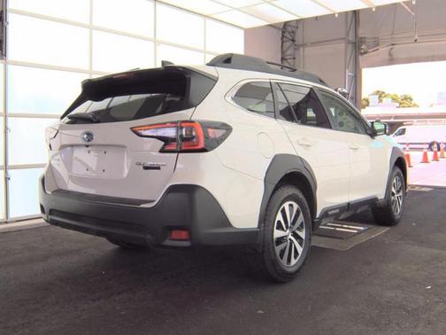 Crystal White Pearl 2025 Subaru Outback Premium