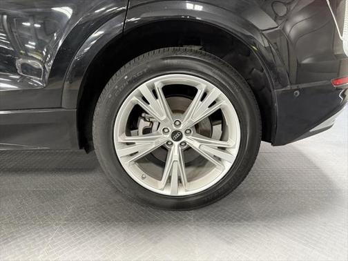2022 Audi Q8 55 Premium Plus