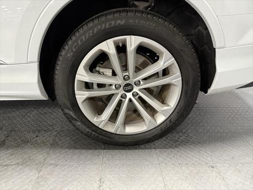 2025 Audi Q7 55 Premium Plus