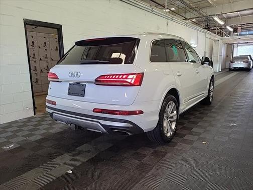2025 Audi Q7 55 Premium Plus