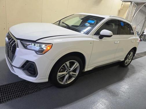 2022 Audi Q3 45 S line Premium