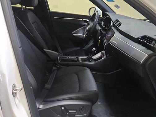 2022 Audi Q3 45 S line Premium