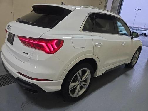 2022 Audi Q3 45 S line Premium