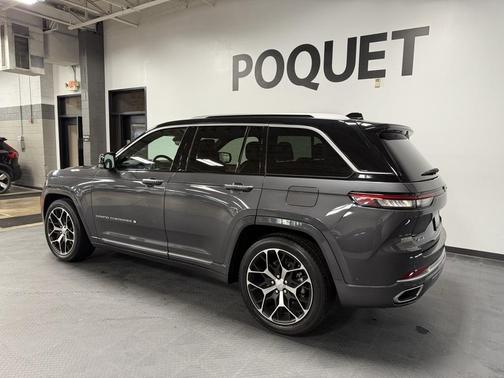 2022 Jeep Grand Cherokee Summit