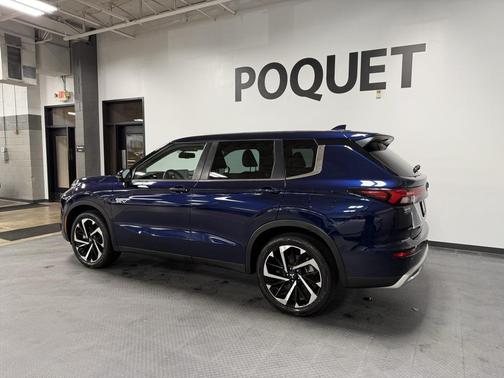2023 Mitsubishi Outlander PHEV SE