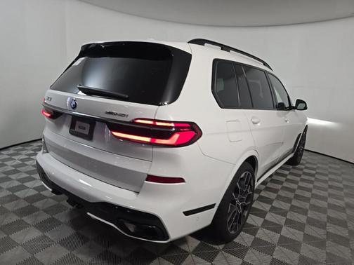 Alpine White 2024 BMW X7 xDrive40i