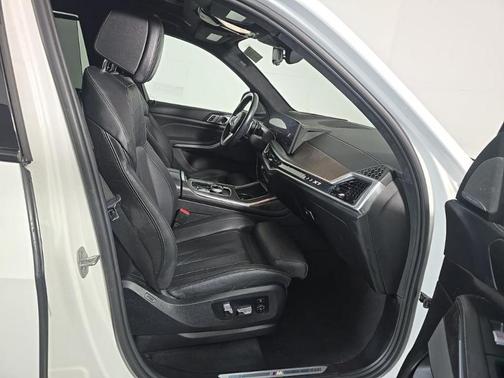 Alpine White 2024 BMW X7 xDrive40i