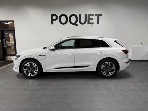 2023 Audi e-tron Premium Plus